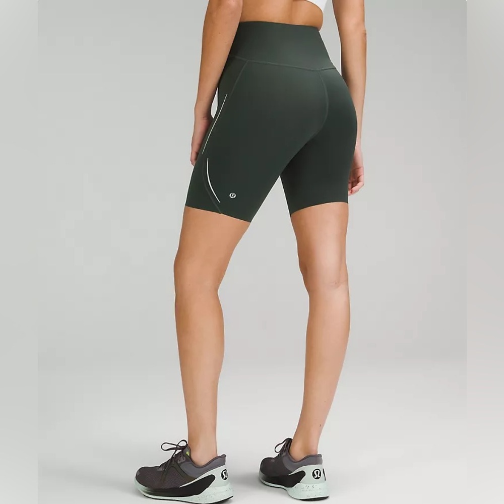 NWT Base Pace High-Rise Reflective Short 8"